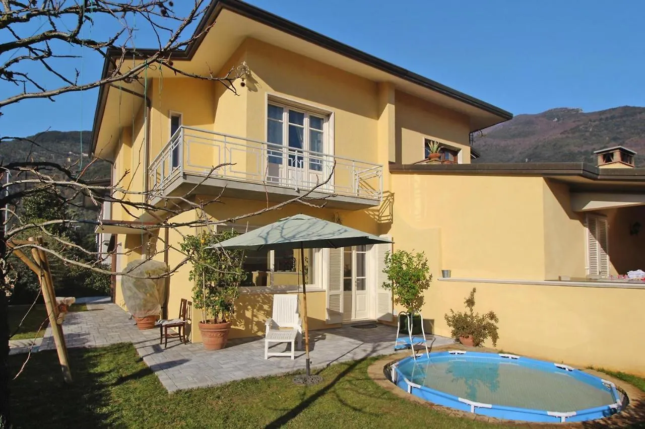 Villa With Above Ground Pool In 卡麦奥雷