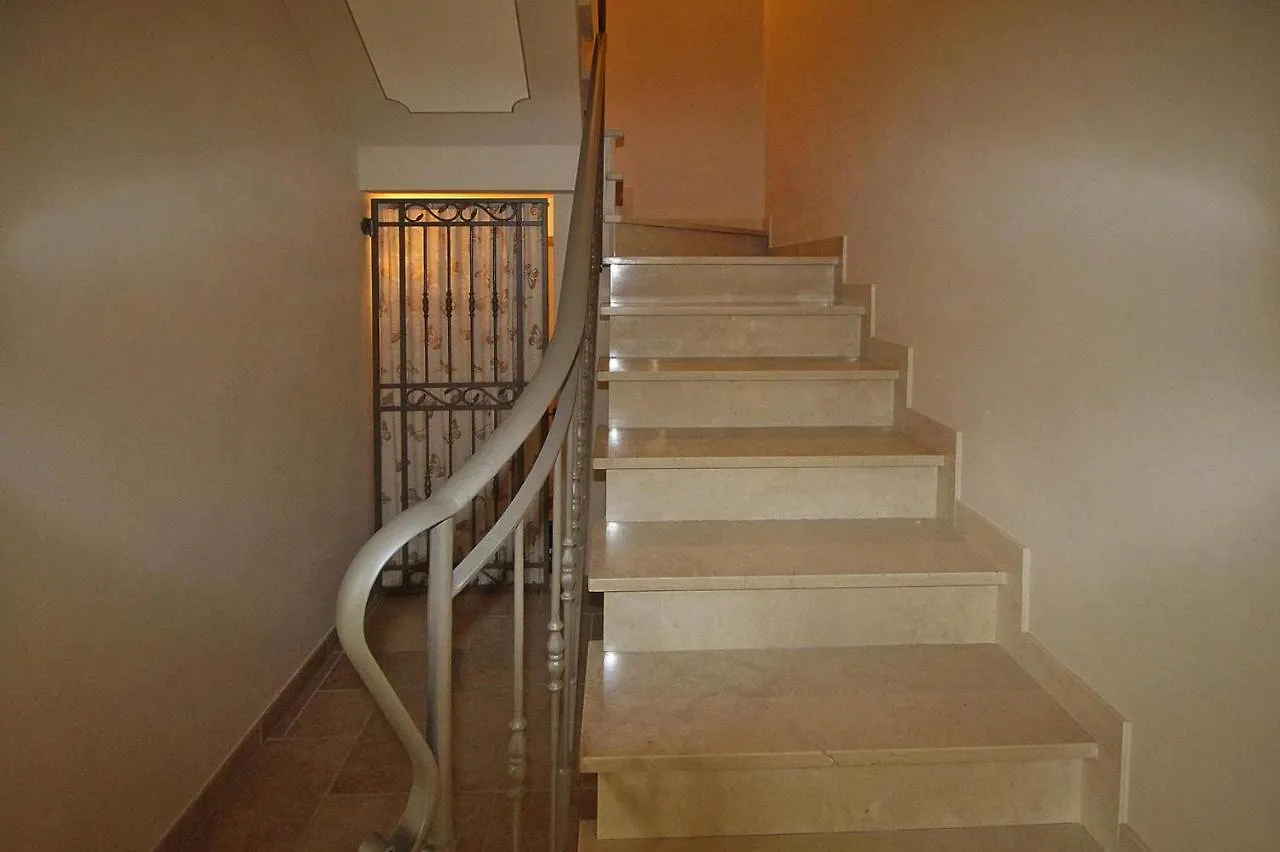 Villa With Above Ground Pool In 卡麦奥雷